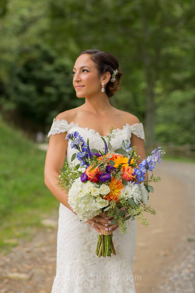 Cataloochie Ranch bride with flowers