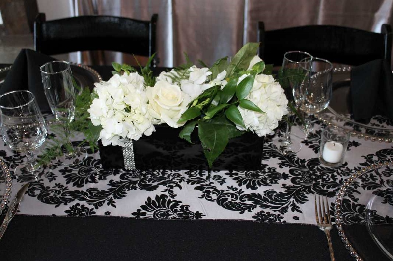 Table flowers white
